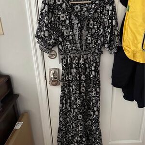 Maxi Studio Elegant Black and White Floral Maxi Dress